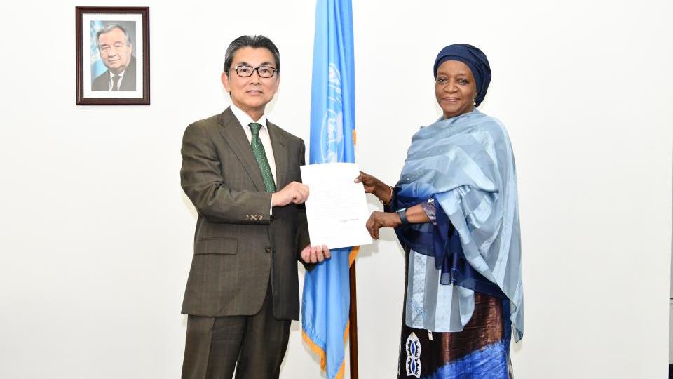 H.E Mr Hiroshi Matsuura presents his credentials as Permanent Representative of Japan to the United Nations Offices at Nairobi.