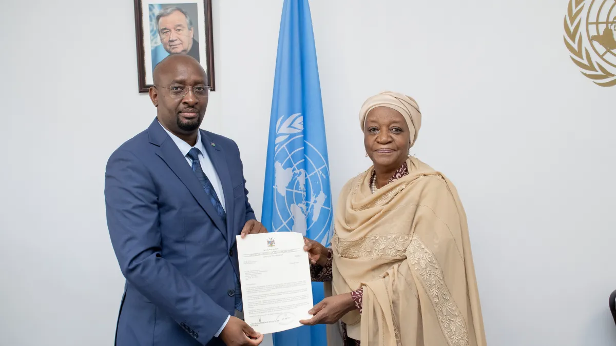 H.E. Mr. Gabriel Pandureni Sinimbo presenting his credentials.