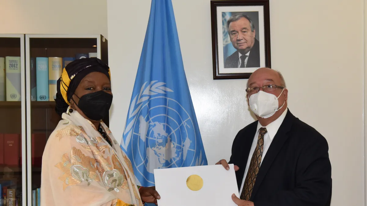 H.E. Mr Juan Manuel Rodríguez Vázquez presents his credentials as Permanent Representative of the Republic of Cuba to the United Nations Offices in Nairobi.