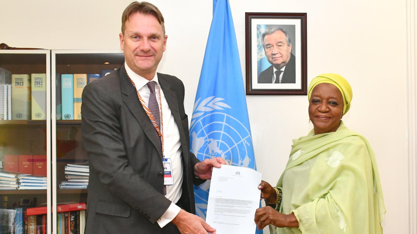H.E. Mr. Henk Jan Baker presents his credentials as Permanent Representative of the Kingdom of Netherlands to the United Nations Offices in Nairobi.