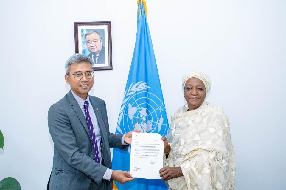 H.E. Mr. Fadjroel Rachman, the new Permanent Representative of the Republic of Indonesia to the United Nations Office at Nairobi, the United Nations Environment Programme (UNEP), and the United Nations Human Settlements Programme (UN-Habitat), presented his credentials to Madam Zainab Hawa Bangura, Director-General of the United Nations Office at Nairobi (UNON).