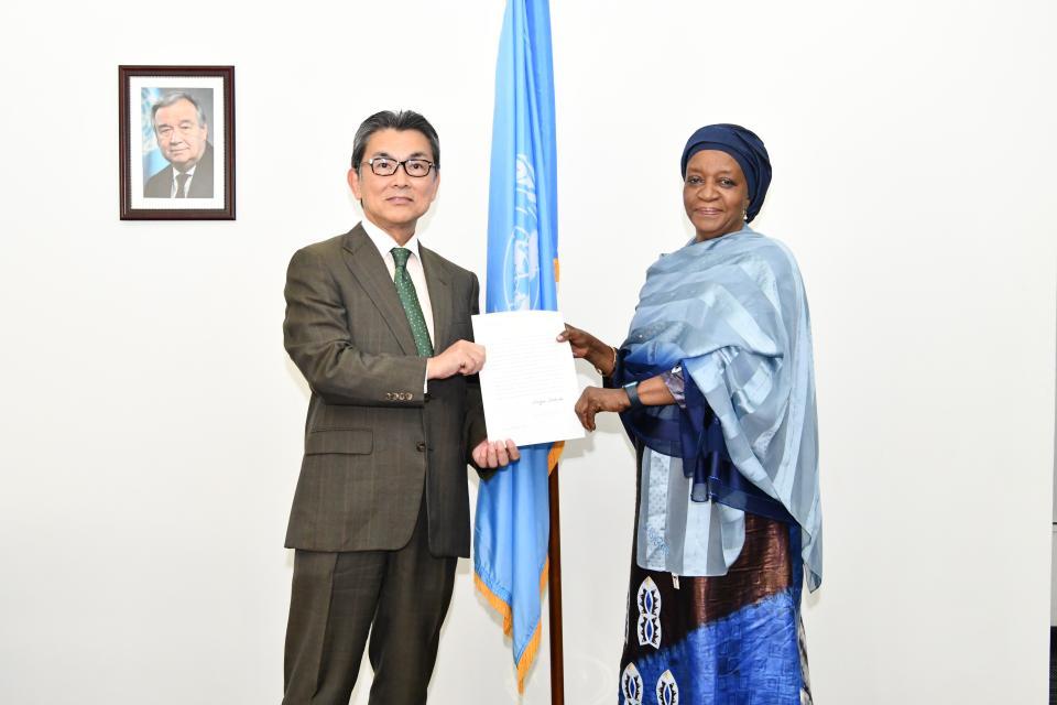 H.E Mr Hiroshi Matsuura presents his credentials as Permanent Representative of Japan to the United Nations Offices at Nairobi.