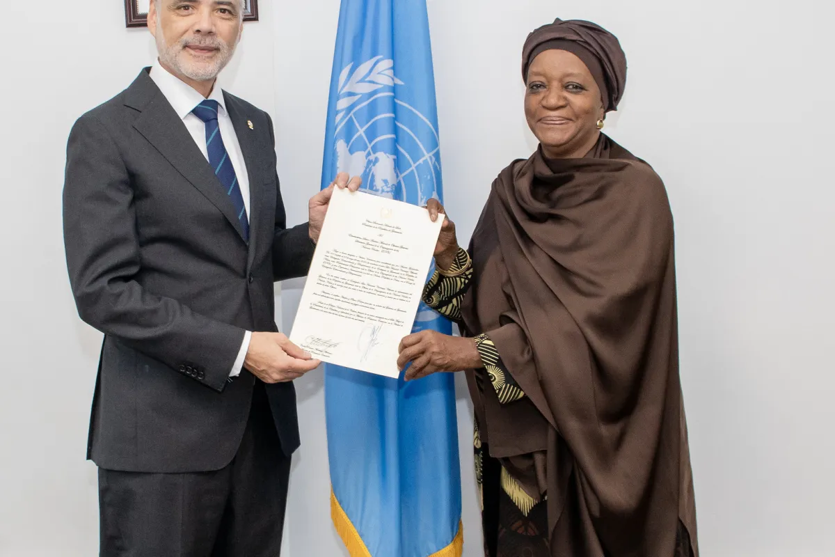 H.E. Paulo Neves Pocinho presents credentials to UNON Director-General