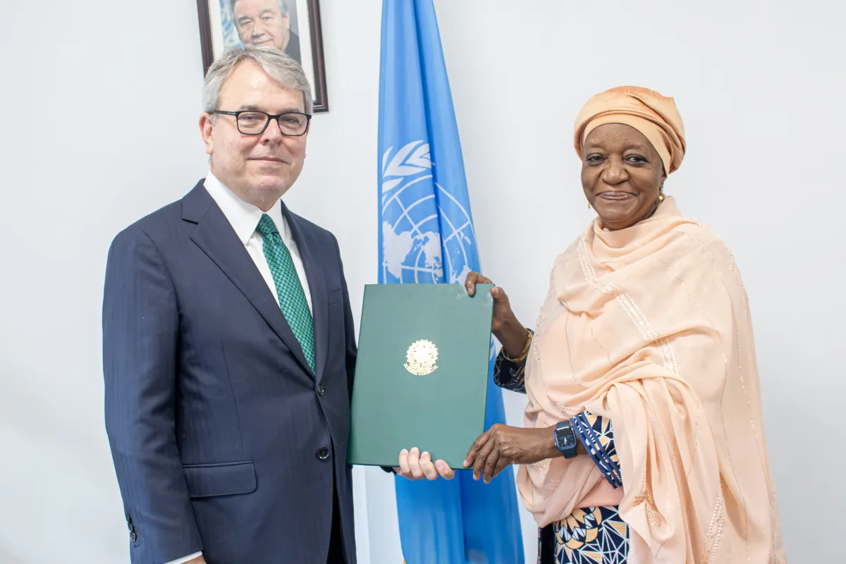 H.E. João Alfredo dos Anjos presenting his credentials