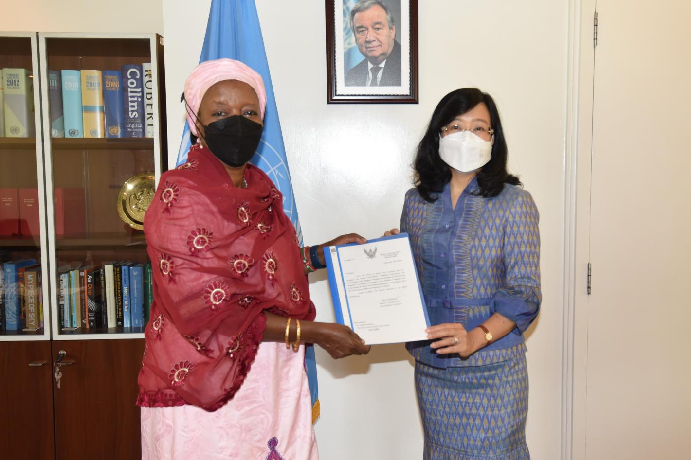 H.E Amb. Ms Sasirit Tangulrat presents his credentials as Permanent Representative of the Kingdom of Thailand to the United Nations Offices in Nairobi.